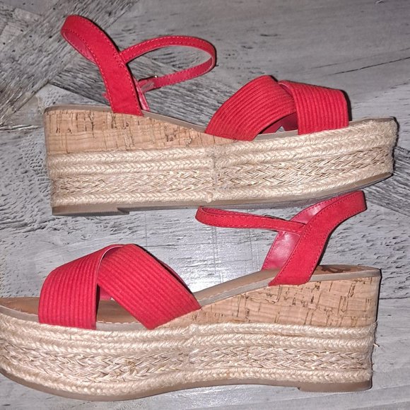 Fergalicious red strap sandals - Picture 3 of 6